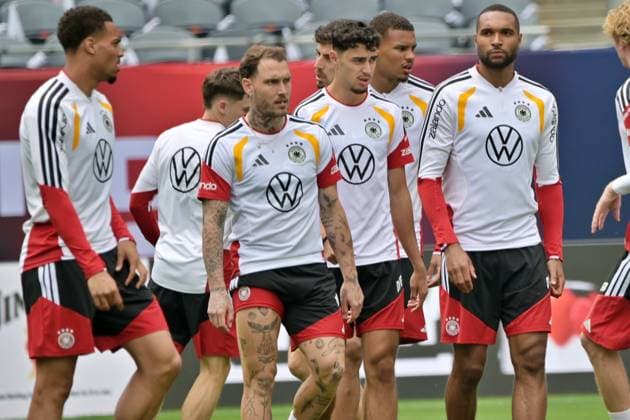 Ahead of FIFA World Cup, WM, Weltmeisterschaft, Fussball 2026 CHICAGO, ILLINOIS - JUNE 05: Players of Germany walk across the pitch during a training session at Soldier Field on June 05, 2026 in Chicago, Illinois. Germany will face the United States in an International Friendly, Länderspiel, Nationalmannschaft match on June 6 as a final warm-up game ahead of the FIFA World Cup 2026. Jacek Boczarski Anadolu Illinois United States. Editorial use only. Please get in touch for any other usage.  Copyright: x2026xAnadoluxJacekxBoczarskix