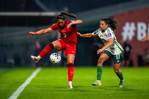 Turkey v Norhern Ireland - FIFA Women s World Cup 2027 Qualifier Fatma Sakar of Turkiye competes with Joely Andrews of Northern Ireland during the 2027 FIFA Women s World Cup Qualifier between Turkiye and Northern Ireland at Pendik Stadium on June 5, 2026, in Istanbul, Turkey. Istanbul Istanbul Turkey  Copyright: xYagizxGurtugx originalFilename:gurtug-turkiyev260605_npcOu.jpg