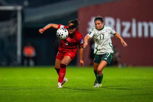 Turkey v Norhern Ireland - FIFA Women s World Cup 2027 Qualifier Fatma Sakar of Turkiye competes with Joely Andrews of Northern Ireland during the 2027 FIFA Women s World Cup Qualifier between Turkiye and Northern Ireland at Pendik Stadium on June 5, 2026, in Istanbul, Turkey. Istanbul Istanbul Turkey  Copyright: xYagizxGurtugx originalFilename:gurtug-turkiyev260605_npp6H.jpg
