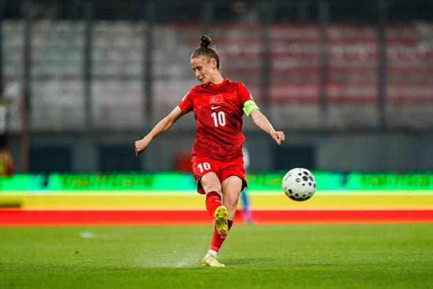 Turkey v Norhern Ireland - FIFA Women s World Cup 2027 Qualifier Ebru Topcu of Turkey is in action during the 2027 FIFA Women s World Cup Qualifier between Turkey and Northern Ireland at Pendik Stadium on June 5, 2026, in Istanbul, Turkey. Istanbul Istanbul Turkey  Copyright: xYagizxGurtugx originalFilename:gurtug-turkiyev260605_nplot.jpg