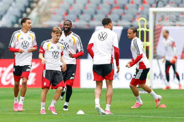 Germany prepares for a friendly match against USA Germany s Lennart Karl (2-L) runs during a training session at Soldier Field in Chicago, Illinois, USA, 05 June 2026. The United States and Germany play an International Friendly, Länderspiel, Nationalmannschaft soccer match on 06 June. CHICAGO ILLINOIS USA  Copyright: xKAMILxKRZACZYNSKIx