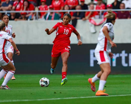 05.06.2026, Fussball, Frauen WM-Qualifikation: Schweiz Malta, Lugano, AIL Arena Sydney Schertenleib (10, A-Team Schweiz) beim Torschuss zum 1:0 für das Schweizer Nationalteam Foto: Urs Ottiger IMAGO Lugano AIL Arena Tessin Switzerland