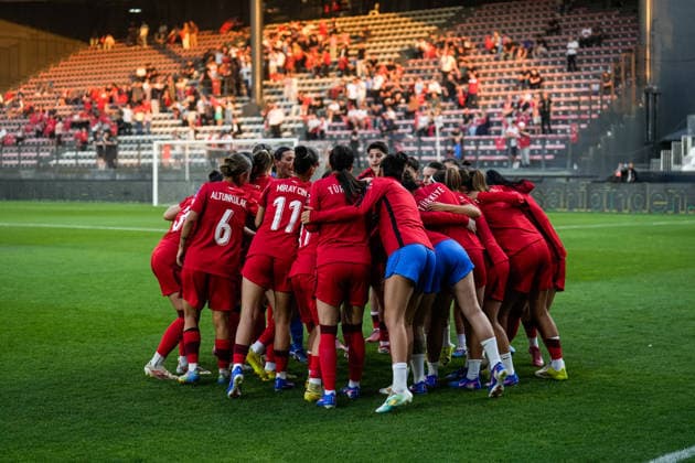 Turkey v Norhern Ireland - FIFA Women s World Cup 2027 Qualifier The Turkey team is seen before the 2027 FIFA Women s World Cup Qualifier between Turkey and Northern Ireland at Pendik Stadium on June 5, 2026, in Istanbul, Turkey. Istanbul Istanbul Turkey  Copyright: xYagizxGurtugx originalFilename:gurtug-turkiyev260605_npiiE.jpg
