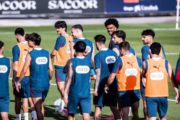 Portugal v Chile - FIFA World Cup, WM, Weltmeisterschaft, Fussball 2026 International Friendly, Länderspiel, Nationalmannschaft Portugal squad members engage in lighthearted moments during a training session in Oeiras, Portugal, on June 6, 2026, ahead of the FIFA World Cup 2026 international friendly match between Portugal and Chile at Estadio Nacional do Jamor. Lisbon Oeiras Portugal  Copyright: xRodrigoxMoreira NurPhotox originalFilename:moreira-portugal260605_npyDA.jpg