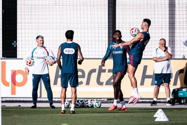 Portugal v Chile - FIFA World Cup, WM, Weltmeisterschaft, Fussball 2026 International Friendly, Länderspiel, Nationalmannschaft Portugal squad and Cristiano Ronaldo of Portugal control the ball during a training session ahead of the FIFA World Cup 2026 international friendly match between Portugal and Chile at Estadio Nacional do Jamor in Oeiras on June 6, 2026. Lisbon Oeiras Portugal  Copyright: xRodrigoxMoreira NurPhotox originalFilename:moreira-portugal260605_np5k5.jpg