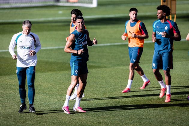 Portugal v Chile - FIFA World Cup, WM, Weltmeisterschaft, Fussball 2026 International Friendly, Länderspiel, Nationalmannschaft Portugal squad and Cristiano Ronaldo of Portugal run during a training session ahead of the FIFA World Cup 2026 international friendly match between Portugal and Chile at Estadio Nacional do Jamor in Oeiras, Portugal, on June 6, 2026. Lisbon Oeiras Portugal  Copyright: xRodrigoxMoreira NurPhotox originalFilename:moreira-portugal260605_npfBd.jpg