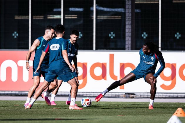 Portugal v Chile - FIFA World Cup, WM, Weltmeisterschaft, Fussball 2026 International Friendly, Länderspiel, Nationalmannschaft Portugal squad and Rafael Leao of Portugal run during a training session ahead of the FIFA World Cup 2026 international friendly match between Portugal and Chile at Estadio Nacional do Jamor in Oeiras on June 6, 2026. Lisbon Oeiras Portugal  Copyright: xRodrigoxMoreira NurPhotox originalFilename:moreira-portugal260605_npfS9.jpg