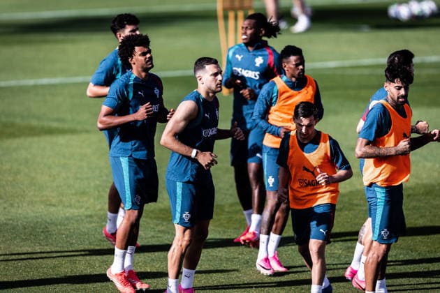 Portugal v Chile - FIFA World Cup, WM, Weltmeisterschaft, Fussball 2026 International Friendly, Länderspiel, Nationalmannschaft Portugal squad and Diogo Dalot of Portugal run during a training session ahead of the FIFA World Cup 2026 international friendly match between Portugal and Chile at Estadio Nacional do Jamor in Oeiras, Portugal, on June 6, 2026. Lisbon Oeiras Portugal  Copyright: xRodrigoxMoreira NurPhotox originalFilename:moreira-portugal260605_nppui.jpg
