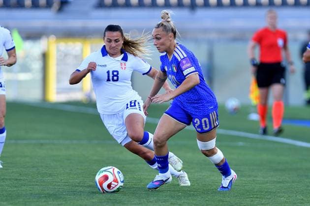 IPA85372007 - Giada Greggi (Italy) thwarted by Emma Petrovic (Serbia) during Qualifiers - Italy vs Serbia, FIFA World Cup, WM, Weltmeisterschaft, Fussball match in Pisa, Italy, June 05 2026  Copyright: xGabrielexMasotti IPAxSportx xx 85372007