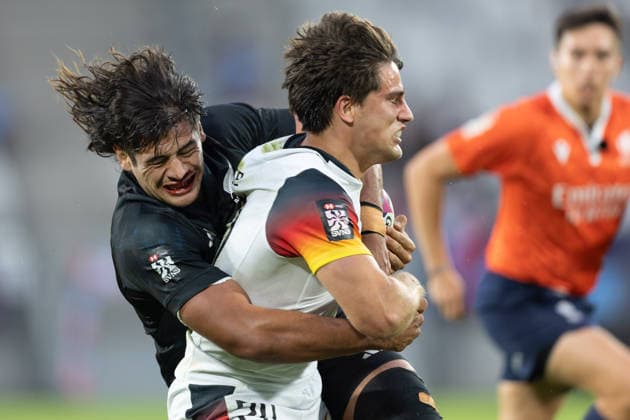 Neuseeland - Deutschland, SVNS Rugby World Championship, WM, Weltmeisterschaft Rob Rush (Neuseeland) umgreift Lennox Wiese (Deutschland, 20). Zweites Gruppenspiel der deutschen Mannschaft gegen die All Blacks Sevens aus Neuseeland. Drittes Turnier der SVNS World Championship, Siebener-Rugby WM vom 5. bis 7. Juni 2026 in Bordeaux (Frankreich). Tag 1, Gruppenspiele am 5. Juni 2026., Bordeaux Region Nouvelle-Aquitaine Frankreich Stade Atlantique