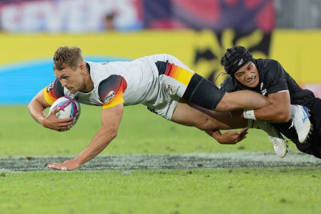 Neuseeland - Deutschland, SVNS Rugby World Championship, WM, Weltmeisterschaft Tackling des Neuseeländers Roderick Solo gegen Philip Gleitze (Deutschland, 11). Zweites Gruppenspiel der deutschen Mannschaft gegen die All Blacks Sevens aus Neuseeland. Drittes Turnier der SVNS World Championship, Siebener-Rugby WM vom 5. bis 7. Juni 2026 in Bordeaux (Frankreich). Tag 1, Gruppenspiele am 5. Juni 2026., Bordeaux Region Nouvelle-Aquitaine Frankreich Stade Atlantique