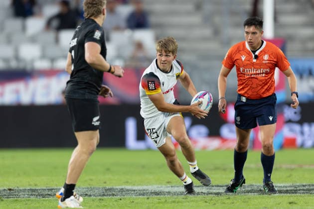Neuseeland - Deutschland, SVNS Rugby World Championship, WM, Weltmeisterschaft Michael Goedeke (Deutschland, 25) sucht einen Anspielpartner. Zweites Gruppenspiel der deutschen Mannschaft gegen die All Blacks Sevens aus Neuseeland. Drittes Turnier der SVNS World Championship, Siebener-Rugby WM vom 5. bis 7. Juni 2026 in Bordeaux (Frankreich). Tag 1, Gruppenspiele am 5. Juni 2026., Bordeaux Region Nouvelle-Aquitaine Frankreich Stade Atlantique