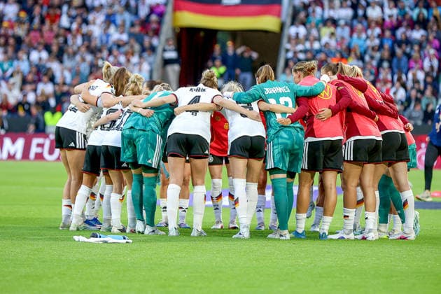 05.06.2026, xsscx, Fußball, Länderspiel, WM Qualifikation Frauen, Deutschland - Norwegen, Rhein-Energie-Stadion in Köln: Die Mannschaft von Deutschland vor dem Spiel im kreis DFB regulations prohibit any use of photographs as image sequences and or quasi-video. Photo: xSandraxScherningxPressefotoKochx Nordrhein-Westfalen Germany