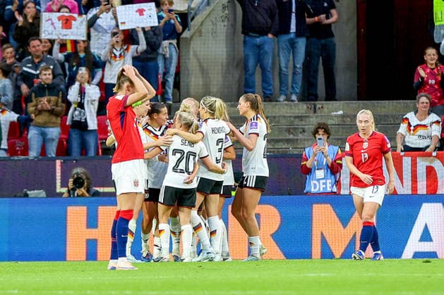 05.06.2026, xsscx, Fußball, Länderspiel, WM Qualifikation Frauen, Deutschland - Norwegen, Rhein-Energie-Stadion in Köln: Torjubel nach dem Tor zum 2:0 durch Torschützin Carlotta Wamser (Deutschland 13) DFB regulations prohibit any use of photographs as image sequences and or quasi-video. Photo: xSandraxScherningxPressefotoKochx Nordrhein-Westfalen Germany