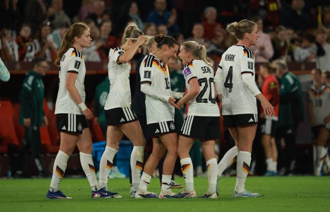Schlussjubel v.l. Sjoeke Nüsken (GER), Kathrin Hendrich, Carlotta Wamser, Elisa Senss und Rebecca Knaak (GER), Frauen WM Qualifikation Gruppe A4, Deutschland vs Norwegen, Köln, 05.06.2026.