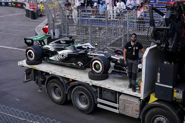 FORMULA ONE MONACO GRAND PRIX 2026 The car of Sergio Perez 11 (MEX) Cadillac F1 Team being recovered after FP2 during the Formula 1 Louis Vuitton Monaco Grand Prix 2026, 6th round of the 2026 Formula 1 World Championship, WM, Weltmeisterschaft from June 5th - 7th, 2026 at the Circuit de Monaco, Monte Carlo, Monaco. Credit: Robbie Hoad Every Second Media Editorial use only. All images are copyright Every Second Media Limited. No images may be reproduced without prior permission. Copyright: xIMAGO EveryxSecondxMediax ESM-2024-0201 RobbiexHoadx xEveryxSecondxMediax