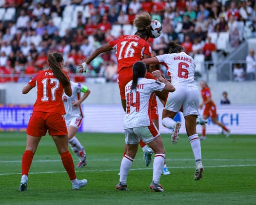 05.06.2026, Fussball, Frauen WM-Qualifikation: Schweiz Malta, Lugano, AIL Arena AurÃ lie Csillag (16, A-Team Schweiz) mit starkem Kopfball gegen Oceane Grange (6, A-Team Malta) Foto: Urs Ottiger IMAGO Lugano AIL Arena Tessin Switzerland
