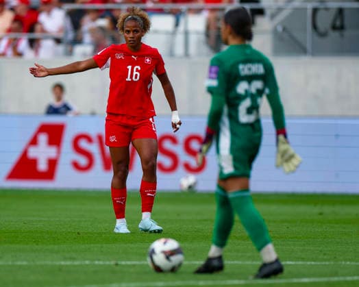 05.06.2026, Fussball, Frauen WM-Qualifikation: Schweiz Malta, Lugano, AIL Arena AurÃ lie Csillag (16, A-Team Schweiz) mit häufigem und gutem Pressung hier gegen Maya Cachia (24, A-Team Malta) Foto: Urs Ottiger IMAGO Lugano AIL Arena Tessin Switzerland