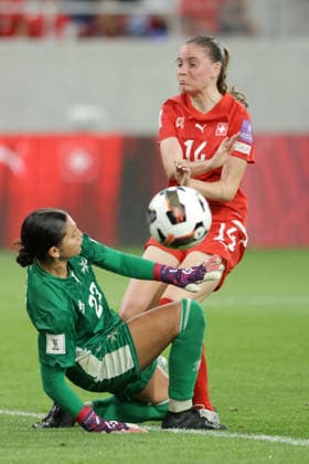 SMILLA VALLOTTO, Svizzera, MAYA CACHIA, Malta, FIFA Women s World Cup 2027 League Phase, Switzerland vs Malta 6-1, 05-06-2026, Contrasto, Action FIFA WOMEN SWORLD CUP 2027 League Phase SVIZZERA-MALTA 6-1