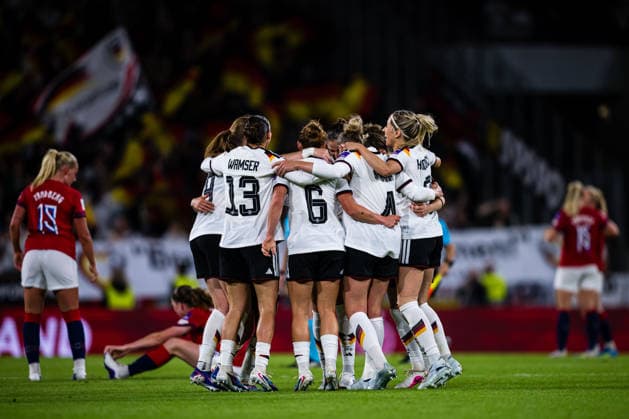 260605 Carlotta Wamser, Lisanne Gräwe and Rebecca Knaak of Germany celebrates after the FIFA Women s World Cup Qualifier football match between Germany and Norway on June 5, 2026 in Köln. Photo: Marius Simensen BILDBYRAN COP 238 MM0069 bbeng dam FIFA World Cup, WM, Weltmeisterschaft, Fussball qualifiers football fotball fotboll germany jubel landskamp norge norway soccer tyskland vm kvalik vm-kvalifisering kvinner Copyright: MARIUSxSIMENSEN BB260605ZC027