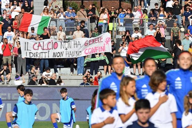 FOOTBALL - FIFA World Cup, WM, Weltmeisterschaft, Fussball - Qualifiers - Italy vs Serbia Photo by IPA ABACAPRESS.COM85371963 - Fans of Italy during national anthems during Qualifiers - Italy vs Serbia, FIFA World Cup match in Pisa, Italy, June 05 2026 Pisa Italy  Copyright: xIPAxSport ABACAx