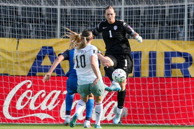 05.June. 2026 – SOCCER – UEFA Women s European Qualifiers, Austria (W) vs Slovenia (W) Eileen Campbell (Austria) and Zala Mersnik (Slovenia) is in action VIENNA VIENNA, AUSTRIA – Sportclub-Platz Dornbach Sportclub-Platz Dornbach AUSTRIA