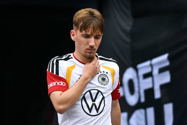 Fussball, Länderspiel, Herren, WM 2026, Training der deutschen Nationalmannschaft im Soldier Field, Chicago; Lennart Karl (GER) muss verletzt die Heimreise antreten.