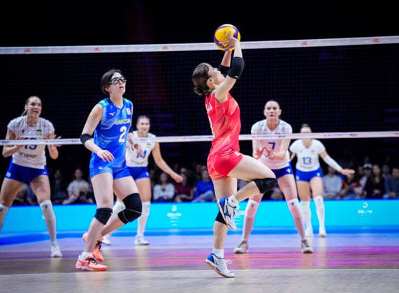 Team Japan Manami Kojima returns a shot against Team Ukraine during their womens Volleyball Nations League (VNL) match on June 5, 2026 in Quebec City, Canada. Noxthirdxpartyxsales  aflo_333390488 MathieuxBelangerx