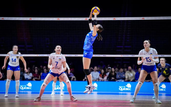 Team Japan Haruyo Shimamura returns a shot against Team Ukraine during their womens Volleyball Nations League (VNL) match on June 5, 2026 in Quebec City, Canada. Noxthirdxpartyxsales  aflo_333390519 MathieuxBelangerx
