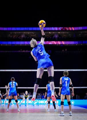 Team Japan Yoshino Sato serves against Team Ukraine during their womens Volleyball Nations League (VNL) match on June 5, 2026 in Quebec City, Canada. Noxthirdxpartyxsales  aflo_333390553 MathieuxBelangerx