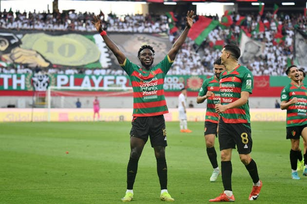 MC Alger Celebrent le Trophee de championnat d Algerie 25 26 Les joueurs du MC Alger celebrent lors de la ceremonie de remise de Trophe de championnat d Algerie 25 26 (Photo By Ohtmane APP) Alger Algeria Copyright: xAlgÃ riexPressexPhotosxAPPxOhtmanex xAPPx FGP_1262.jpeg