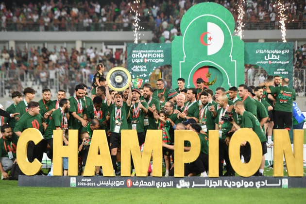 MC Alger Celebrent le Trophee de championnat d Algerie 25 26 Les joueurs du MC Alger celebrent lors de la ceremonie de remise de Trophe de championnat d Algerie 25 26 (Photo By Ohtmane APP) Alger Algeria Copyright: xAlgÃ riexPressexPhotosxAPPxOhtmanex xAPPx FGP_1743.jpeg