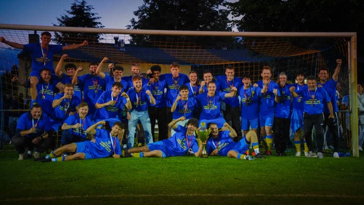 Fußball, Herren, Saison 2025 2026, Landesliga Süd Brandenburg, 29. Spieltag, FSV 63 Luckenwalde II vs. SG Phönix Wildau, Freitag 05.06.2026, Sportplatz am Baruther Tor Luckenwalde, Im Bild: Siegerfoto nach der Meisterschaft des FSV 63 Luckenwalde II in der Landesliga Brandenburg. Brandenburg Deutschland