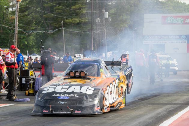 EPPING, NH - JUNE 05: Funny Car driver, Daniel Wilkerson ( 5) SCAG POWER EQUIPMENT does a burnout during qualifying for the Motorsport, Herren, USA, Dragster Drag Race New England Nationals on June 05, 2026, at New England Dragway in Epping, NH. (Photo by David Hahn Icon Sportswire) AUTO: JUN 05 NHRA New England Nationals EDITORIAL USE ONLY Icon260605006
