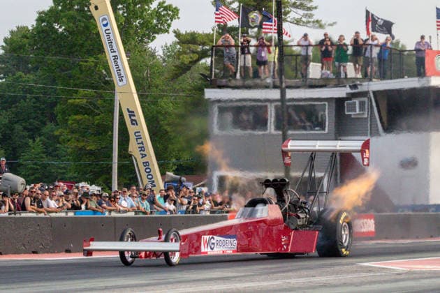 EPPING, NH - JUNE 05: Top Fuel driver, Rit Pustari ( 115) SURF-RODZ launches off the line during qualifying for the Motorsport, Herren, USA, Dragster Drag Race New England Nationals on June 05, 2026, at New England Dragway in Epping, NH. (Photo by David Hahn Icon Sportswire) AUTO: JUN 05 NHRA New England Nationals EDITORIAL USE ONLY Icon260605009