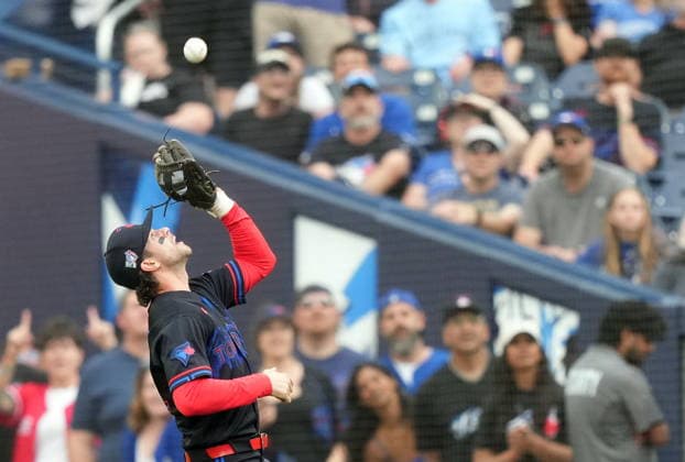 June 5, 2026, Toronto, On, CANADA: Toronto Blue Jays second baseman Ernie Clement (22) makes a catch for an out against the Baltimore Orioles during first inning American League, MLB, Baseball Herren, USA baseball action in Toronto on Friday, June 5, 2026. Canada News - June 5, 2026 - ZUMAc35_ 20260605_zaf_c35_077 Copyright: xNathanxDenettex
