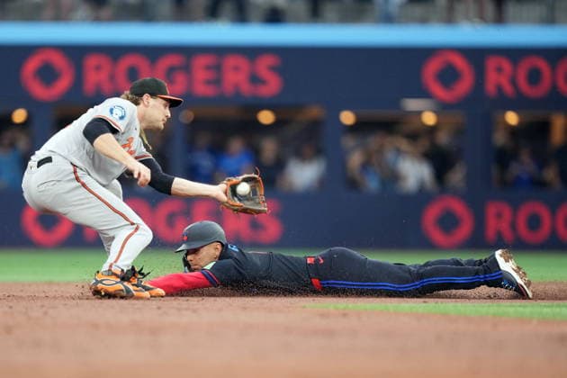 June 5, 2026, Toronto, On, CANADA: Baltimore Orioles shortstop Gunnar Henderson (2) tags out Toronto Blue Jays Andràs Gimà nez (0) on a steal attempt during second inning American League, MLB, Baseball Herren, USA baseball action in Toronto on Friday, June 5, 2026. Canada News - June 5, 2026 - ZUMAc35_ 20260605_zaf_c35_089 Copyright: xNathanxDenettex