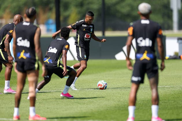A Brazilian national football team player during a training session at the Columbia Park Training Facility Alex Sandro of Brazilian national football team player during a training session at the Columbia Park Training Facility on June 5, 2026, in Morristown, New Jersey. The Brazilian team is preparing for the World Cup MORRISTOWN NJ UNITED STATES Copyright: xWilliamxVolcovx