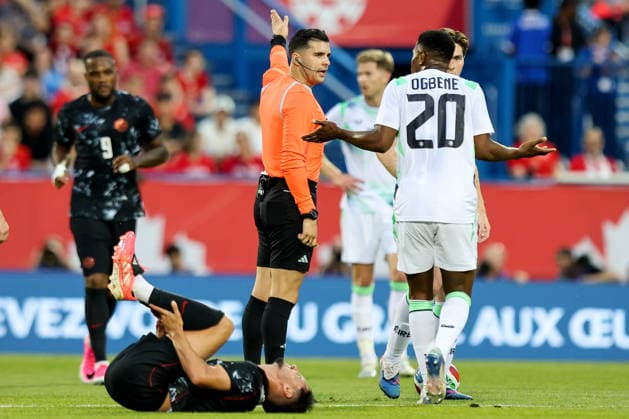 Fußball, Testspiel, Kanada - Irland International Friendly, Länderspiel, Nationalmannschaft Stade Saputo, MontrÃ Chiedozie Ogbene fouls Stephen Eustaquio 6 6 2026  Copyright: x INPHO RyanxByrnex RB1_9583