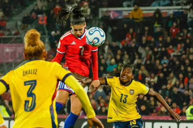 Futbol, Chile vs Ecuador. Fecha 8, Liga de Naciones Femenina 2026. La jugadora de Chile Vaitiare Pardo, centro, marca un gol contra Ecuador durante el partido de la Liga de Naciones femenina disputado en el estadio Nacional de Santiago, Chile. 05 06 2026 Andres Pina Photosport Football, Chile vs Ecuador. 8th turn, 2026 Women™s Nations League. Chile™s player Vaitiare Pardo, center, scores against Ecuador during a Women™s Nations League match at Nacional stadium in Santiago, Chile. 05 06 2026 Andres Pina Photosport Chile vs Ecuador, Liga de Naciones Femenina 2026