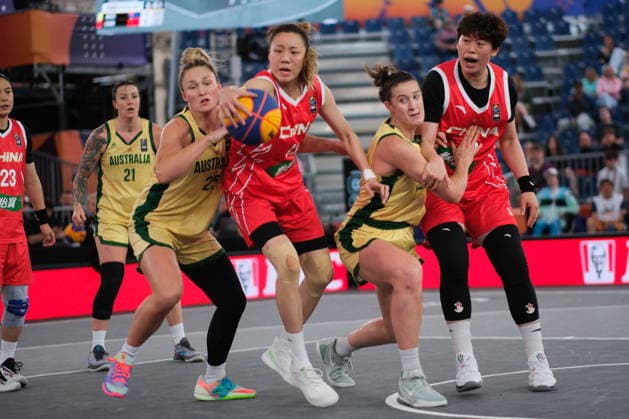 June 5, 2026, Warsaw, Masovian Voivodeship, Poland: Australia s AMY ATWELL (25), HANNAH HANK (12), MARENA WHITTLE (21) and China s LILI WANG (23), YUYAN LI (12), ZHITING ZHANG (10) in action during a FIBA 3x3 Basketball World Cup women s last 16 game between Australia and China in Warsaw, Poland. Basketball 2026: FIBA 3x3 World Cup Women s Last 16: Australia 21:11 China  - ZUMAk204 20260605_zip_k204_011 Copyright: xRomanxKozielx