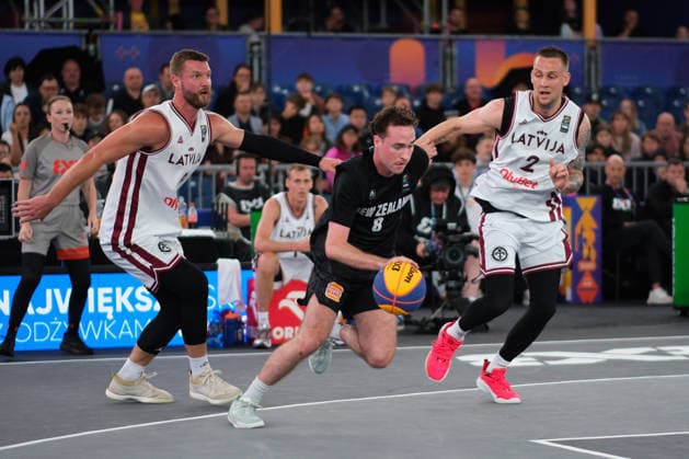June 5, 2026, Warsaw, Masovian Voivodeship, Poland: Latvia s KARLIS LASMANIS (2), ZIGMARS RAIMO (9) and New Zealand s JOSHUA BOOK (8) in action during a FIBA 3x3 Basketball World Cup men s last 16 game between Latvia and New Zealand in Warsaw, Poland. Warsaw Poland - ZUMAk204 20260605_zip_k204_018 Copyright: xRomanxKozielx
