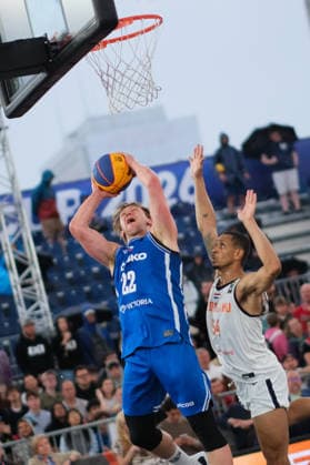 June 5, 2026, Warsaw, Masovian Voivodeship, Poland: Netherlands WORTHY DE JONG (54) and Czechia s ADAM RUZICKA (22) in action during a FIBA 3x3 Basketball World Cup men s last 16 game between Netherlands and Czechia in Warsaw, Poland. Basketball 2026: FIBA 3x3 World Cup Men s Last 16: Netherlands 21:15 Czechia  - ZUMAk204 20260605_zip_k204_014 Copyright: xRomanxKozielx