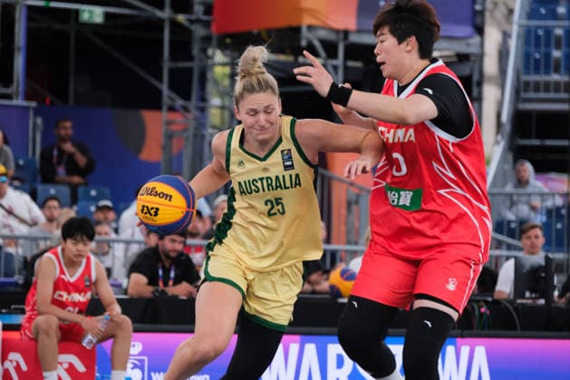 June 5, 2026, Warsaw, Masovian Voivodeship, Poland: Australia s AMY ATWELL (25) and China s ZHITING ZHANG (10) in action during a FIBA 3x3 Basketball World Cup women s last 16 game between Australia and China in Warsaw, Poland. Basketball 2026: FIBA 3x3 World Cup Women s Last 16: Australia 21:11 China  - ZUMAk204 20260605_zip_k204_032 Copyright: xRomanxKozielx
