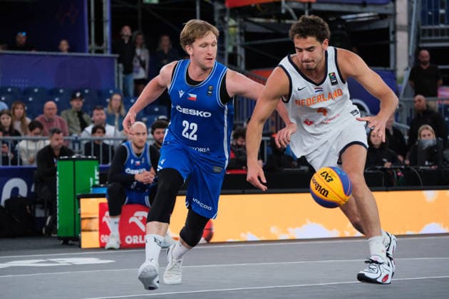 June 5, 2026, Warsaw, Masovian Voivodeship, Poland: Netherlands JAN DRIESSEN (4) and Czechia s ADAM RUZICKA (22) in action during a FIBA 3x3 Basketball World Cup men s last 16 game between Netherlands and Czechia in Warsaw, Poland. Basketball 2026: FIBA 3x3 World Cup Men s Last 16: Netherlands 21:15 Czechia  - ZUMAk204 20260605_zip_k204_045 Copyright: xRomanxKozielx