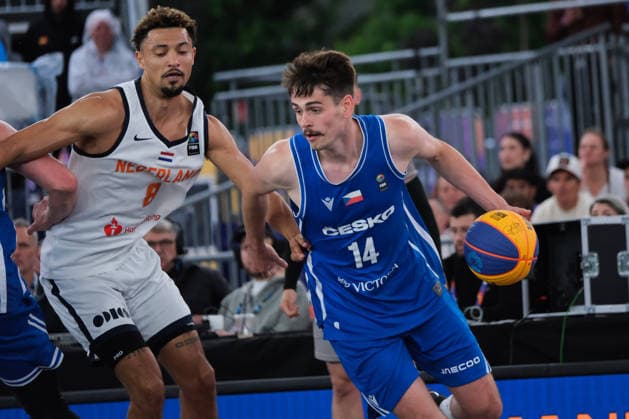 June 5, 2026, Warsaw, Masovian Voivodeship, Poland: Netherlands BRYAN ALBERTS (8) and Czechia s STEPAN BOROVKA (14) in action during a FIBA 3x3 Basketball World Cup men s last 16 game between Netherlands and Czechia in Warsaw, Poland. Warsaw Poland - ZUMAk204 20260605_zip_k204_049 Copyright: xRomanxKozielx