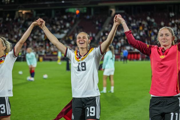 GER, Köln, Deutschland vs Norwegen, Länderspiel, Fussball, FIFA, Spielzeit 2026 2027, WM-Qualifikation, Rhein-Energie-Stadion, 5. Spieltag im Bild: Freude, Jubel und Emotionen, Deutschland feiert den Gruppensieg und die Qualifikation für die WM in Brasilien, Klara Bühl (Deutschland) DFB DFL REGULATIONS PROHIBIT ANY USE OF PHOTOGRAPHS AS IMAGE SEQUENCES AND OR QUASI-VIDEO, 05.06.2026 Copyright: HMBxMedia HendrikxHamelau