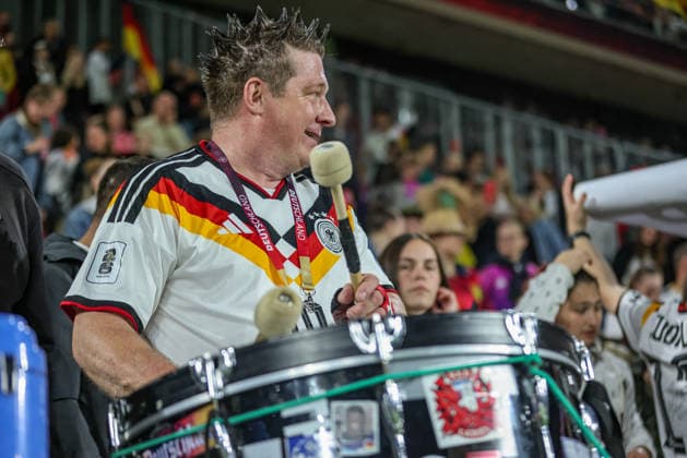 GER, Köln, Deutschland vs Norwegen, Länderspiel, Fussball, FIFA, Spielzeit 2026 2027, WM-Qualifikation, Rhein-Energie-Stadion, 5. Spieltag im Bild: Freude, Jubel und Emotionen, Deutschland feiert den Gruppensieg und die Qualifikation für die WM in Brasilien, Fans DFB DFL REGULATIONS PROHIBIT ANY USE OF PHOTOGRAPHS AS IMAGE SEQUENCES AND OR QUASI-VIDEO, 05.06.2026 Copyright: HMBxMedia HendrikxHamelau