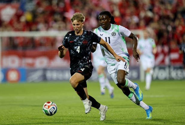 Fußball, Testspiel, Kanada - Irland International Friendly, Länderspiel, Nationalmannschaft Stade Saputo, MontrÃ Jamie Knight-Lebel in action with Jaden Umeh 6 6 2026  Copyright: x INPHO RyanxByrnex RB1_0432