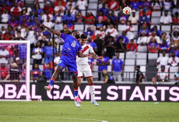 International soccer friendly - Haiti vs Peru Haiti s Frantzdy Pierrot (L) in action against Peru s Alfonso Barco during the International soccer friendly between Haiti and Peru in Miami, Florida, USA, 05 June 2026. MIAMI FLORIDA United States  Copyright: xCRISTOBALxHERRERA-ULASHKEVICHx